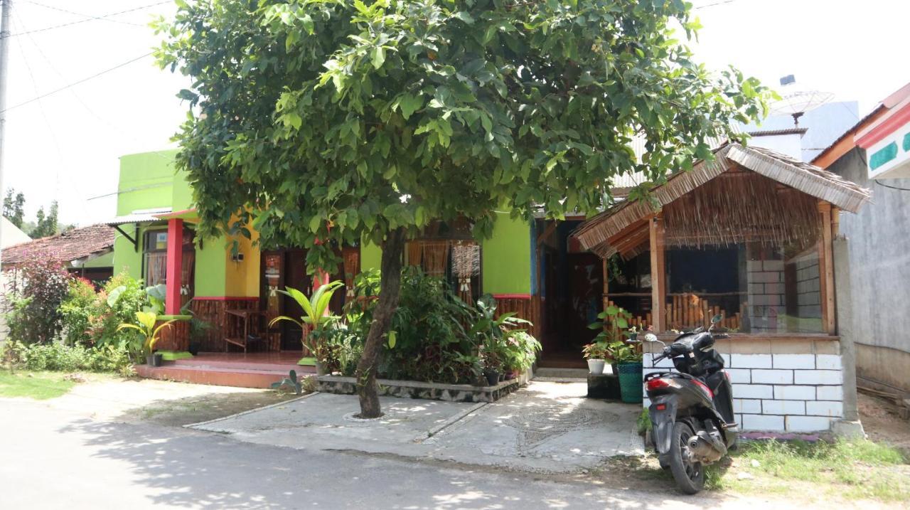 Owl Hostel Karimunjawa Exterior photo
