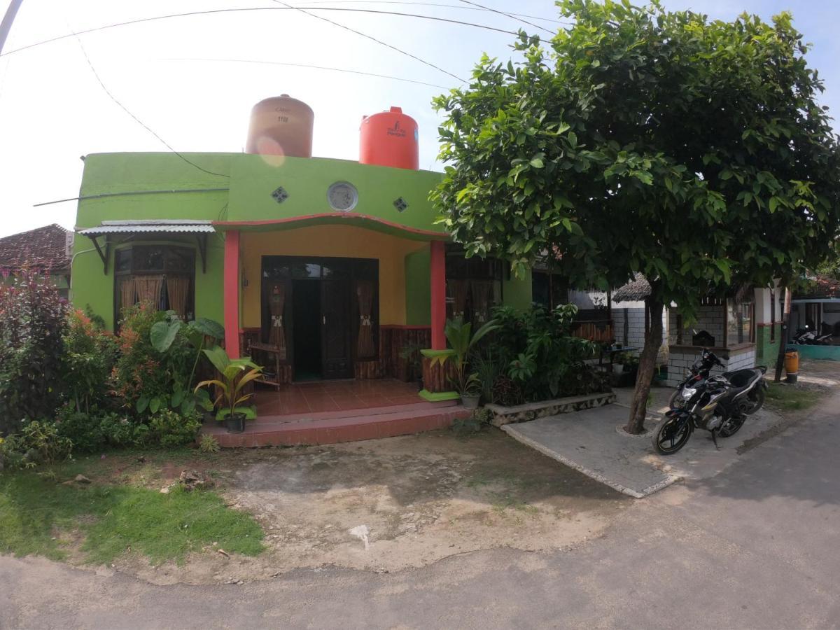 Owl Hostel Karimunjawa Exterior photo