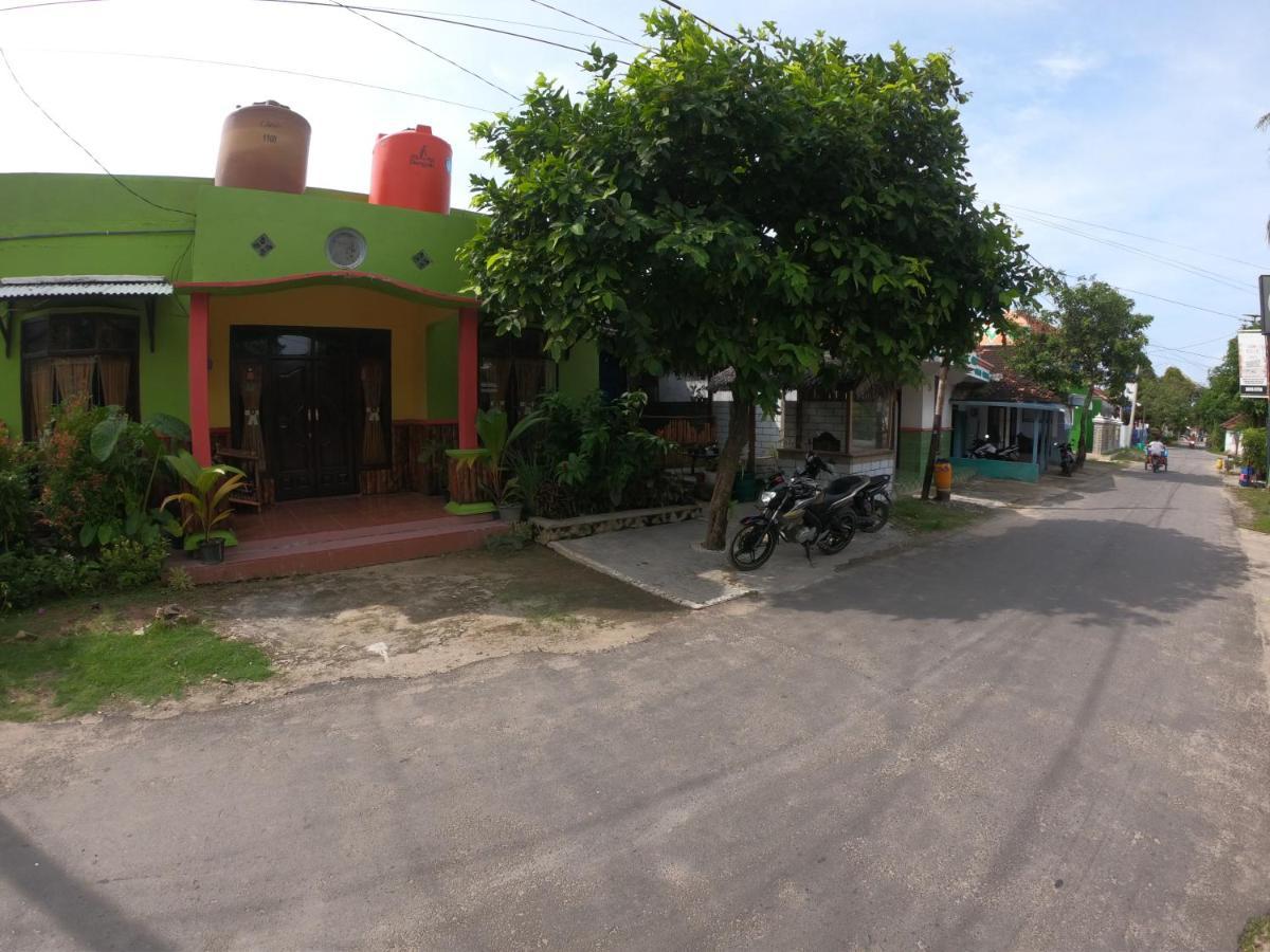 Owl Hostel Karimunjawa Exterior photo