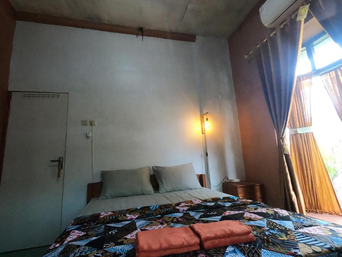 Owl Hostel Karimunjawa Exterior photo