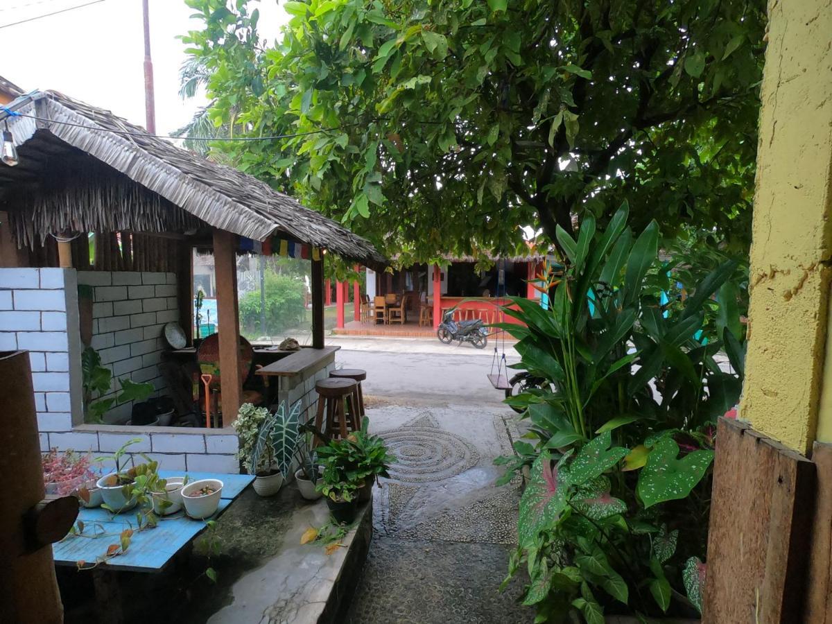 Owl Hostel Karimunjawa Exterior photo