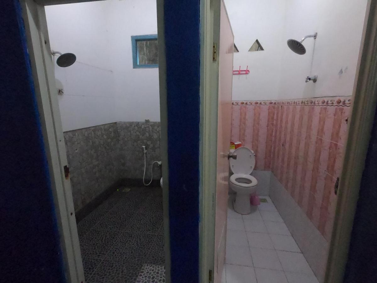 Owl Hostel Karimunjawa Exterior photo
