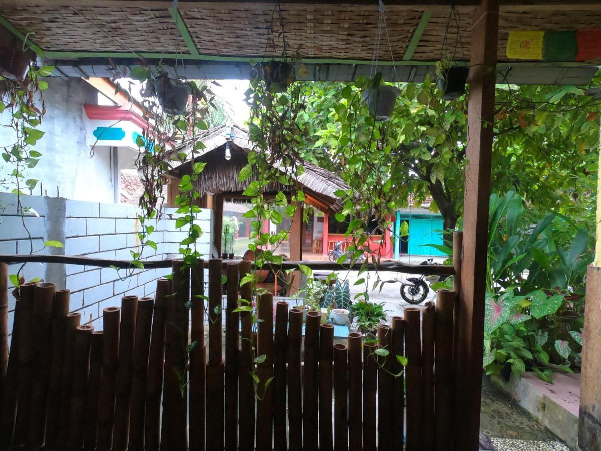 Owl Hostel Karimunjawa Exterior photo